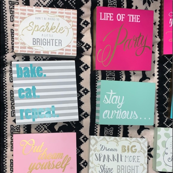 Bunch of classy wall art . All in perfect condition just down sizing 🖼 ♥️ - Picture 2 of 5